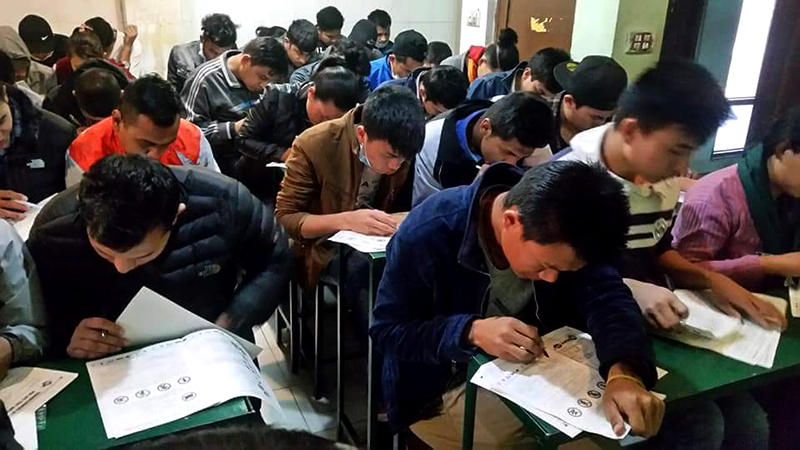 भाषा परीक्षाका नाममा लुटिन्छन् विद्यार्थी