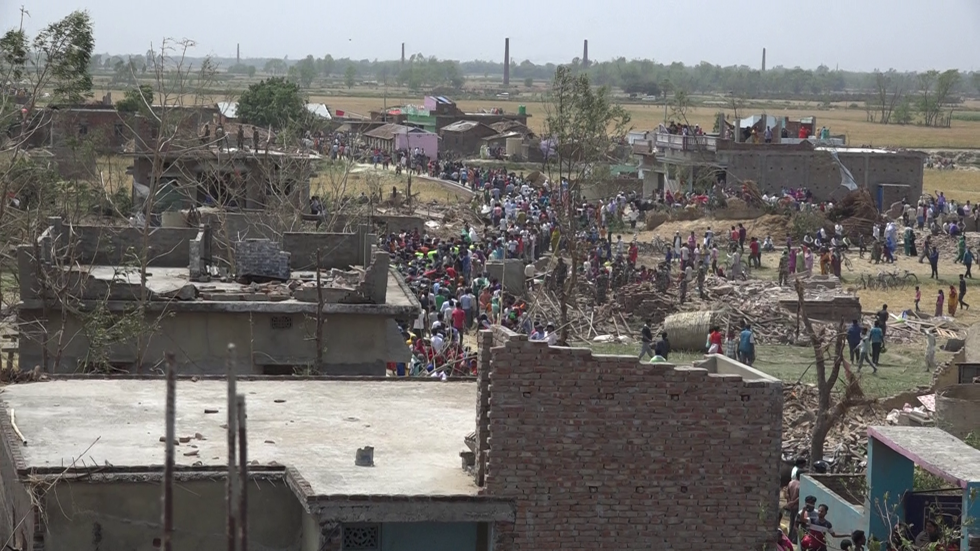 पानी परेपछि बारा र पर्साका हावाहुरी प्रभावितहरु थप समस्यामा
