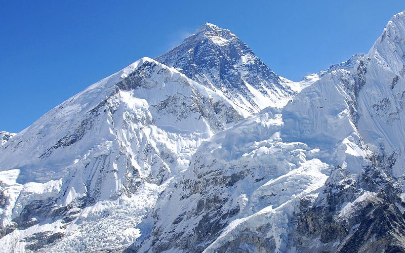७५ जना पुगे बिश्वको सर्बोच्च शिखर सगरमाथामा