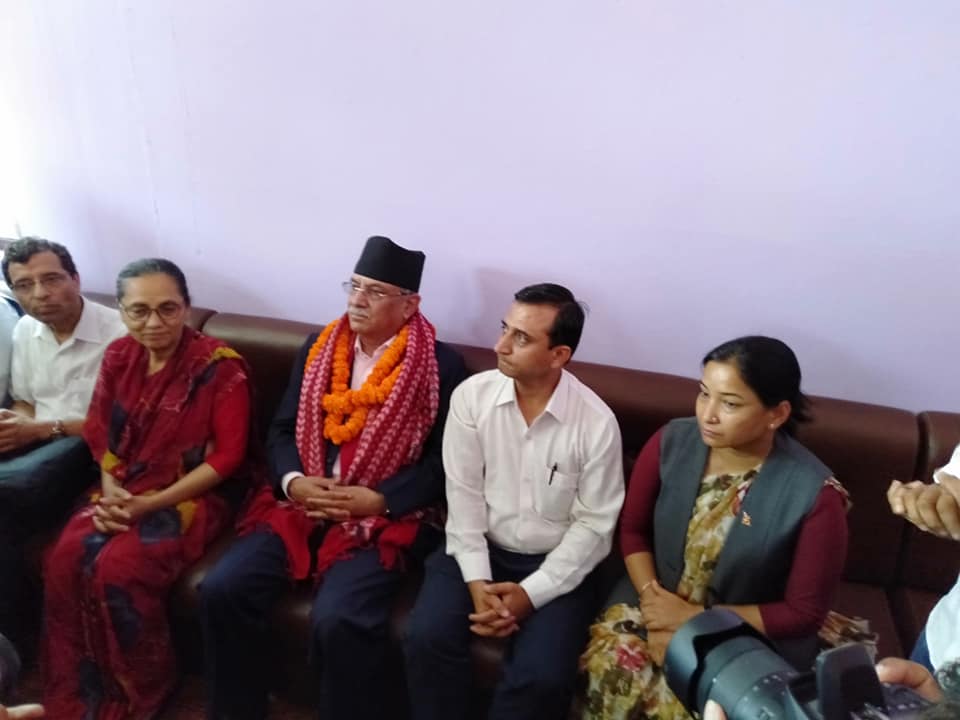 प्रचण्डले भने लोकसेवाको विज्ञापनबारे प्रधानमन्त्री फर्कीएपछि निर्णय गर्छौँ