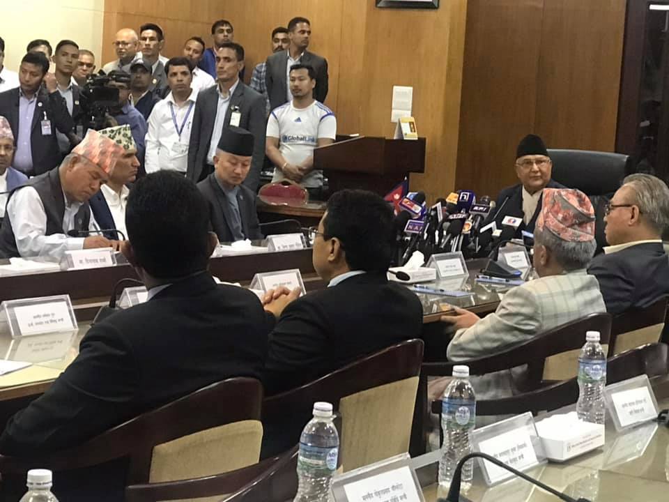 प्रधानमन्त्री ओलीले संसदमा बोल्न नदिएकोमा पोखे आक्रोश, देउवालाई कटाक्ष
