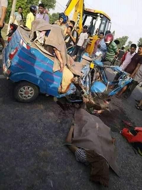 कञ्चनपुरमा जेसिबीको ठक्करबाट तीन जनाको मृत्यु, पाँच घाइते