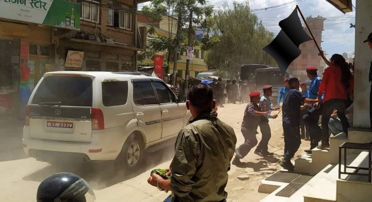 किन देखाइयो मन्त्री अर्याललाई कालो झण्डा