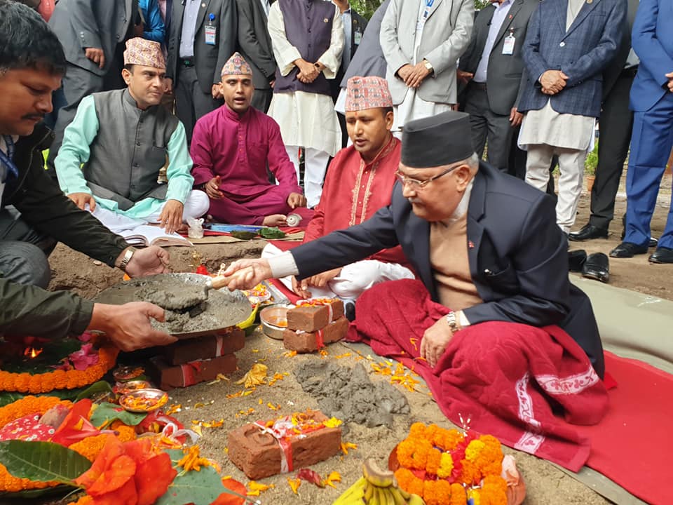 सरकार सुविधाभोगी प्रदेश प्रमुख र मुख्यमन्त्रीलाई राजधानीमा महल