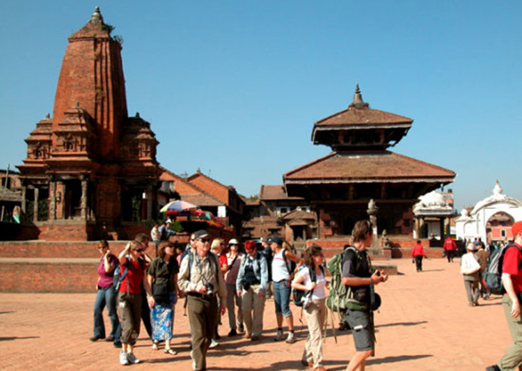 कति आउलान त पर्यटक