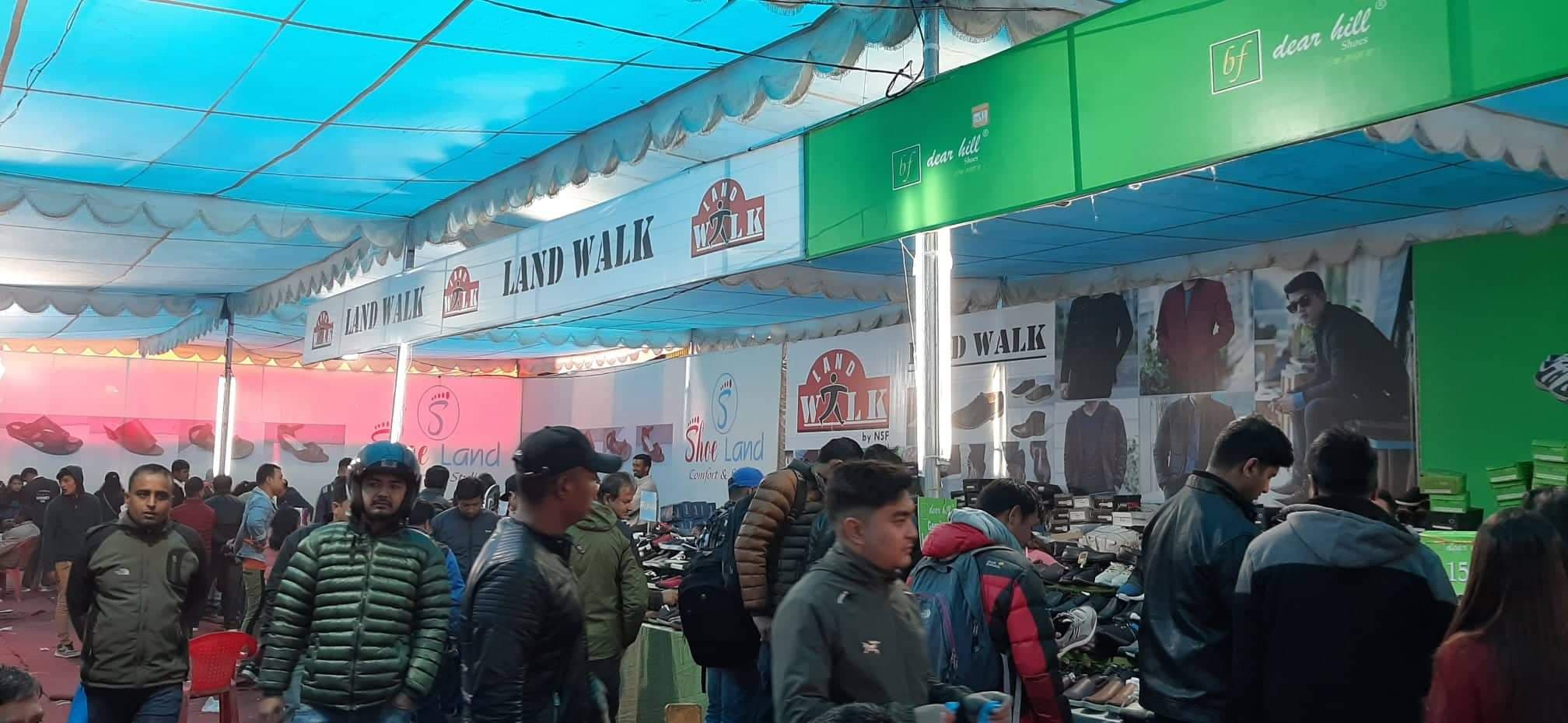 भृकुटीमण्डपको जुत्ता चप्पल मेलामा ग्राहकको घुँइचो