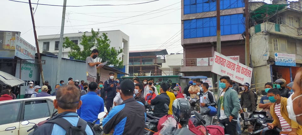 सरकारी कार्यालयमा भिडभाड, कोरोना भाइरस फैलिने त्रास