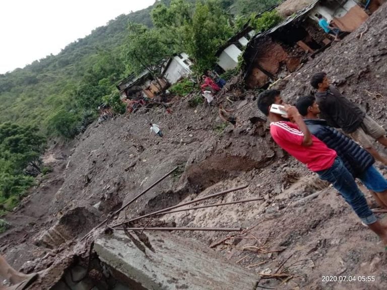 बझाङमा पहिरोले १७ घर बगायो, ७ जना बेपत्ता