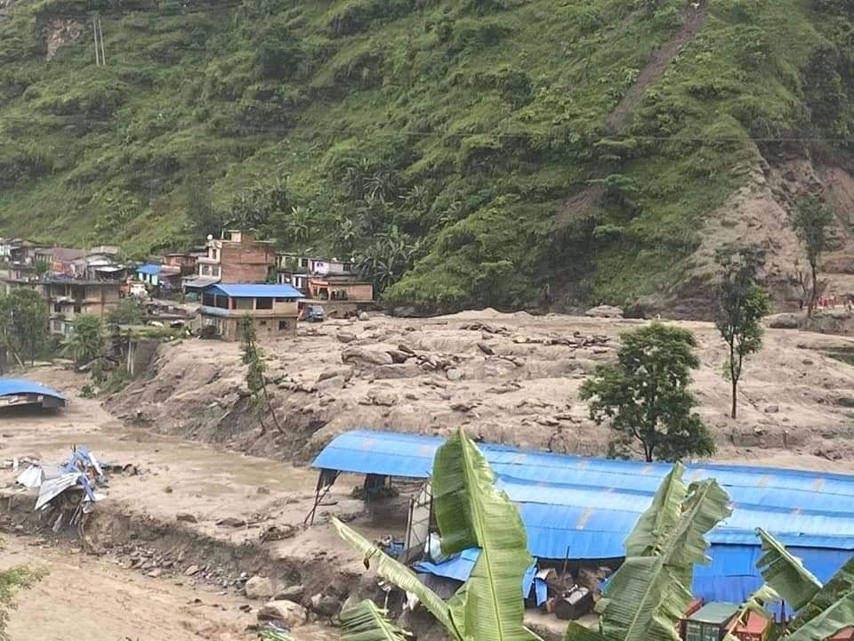 सिन्धुपाल्चोकमा पहिरो जाँदा २ जनाको मृत्यु १९ जना बेपत्ता