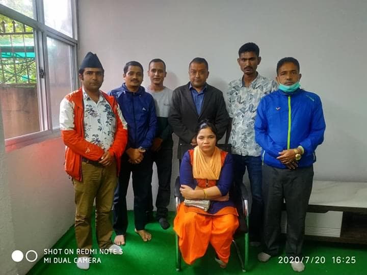 हातले घस्रेरै उच्च शिक्षा हासिल गरिरहेकी रुकुमकी शारदालाई दुई लाख २५ हजार सहयोग