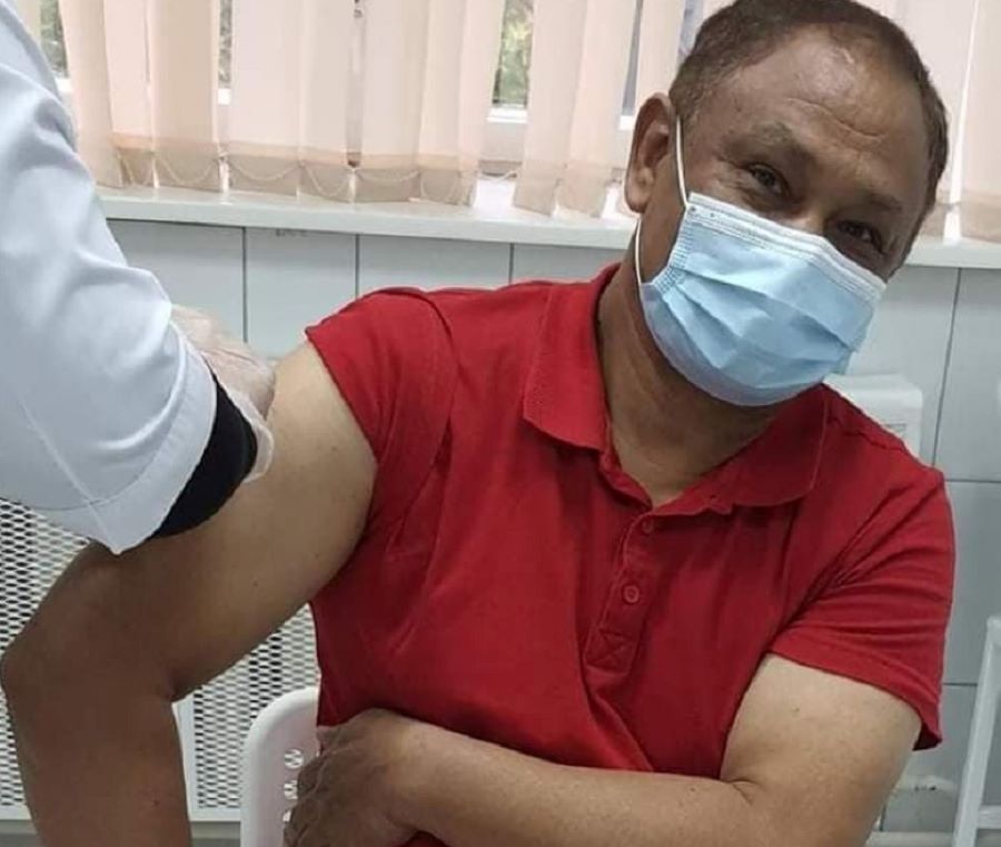 को हुन् पहिलो पटक कोरोना बिरुद्धको खोप लगाउने भाग्यमानी नेपाली