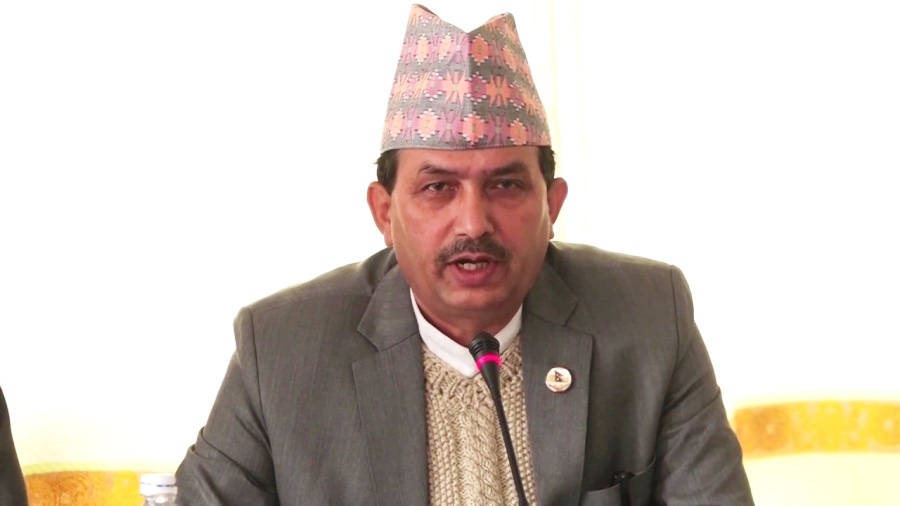 सरकारको आलोचना बढ्दा प्रष्टिकरण दिन आएका स्वास्थ्यमन्त्री भानुभक्त ढकाल