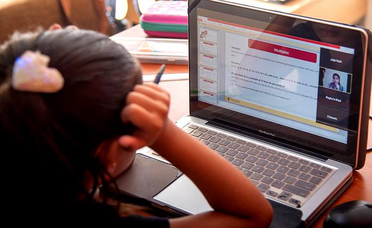 वालवालिकालाई इन्टरनेट चलाउन दिदै हुनुहुन्छ भने ख्याल गर्नुहोस्