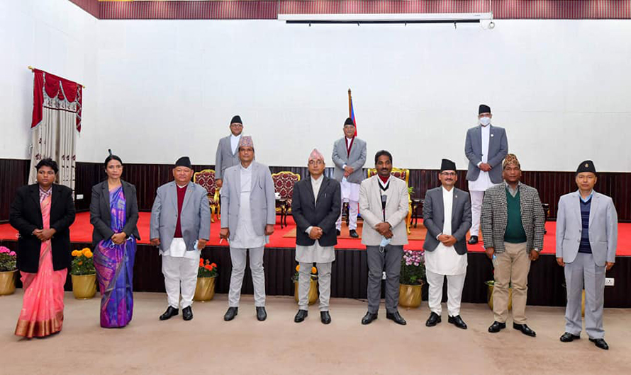 सांसदविनाका मन्त्री थपिदै ओली सरकारमा,६ महिनाभित्र निर्वाचित हुनुपर्ने बाध्यता