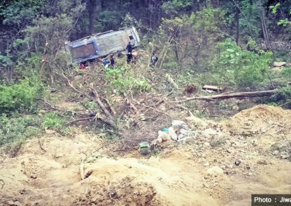 रुकुमपश्चिम जाने बस भिरबाट खस्दा ४ जनाको मृत्यु