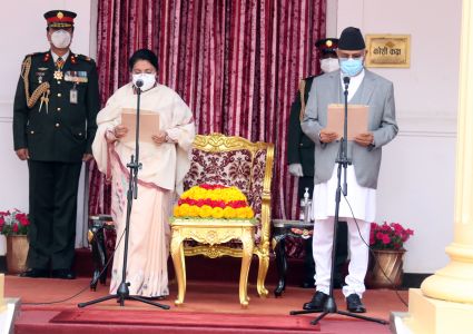 प्रधानमन्त्री ओलीले लिए पद तथा गोपनियताको सपथ,सबै पुरानै मन्त्री दोहोरिए