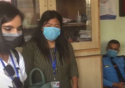 पक्राउ परे ज्वाला संग्रौला, हिमाल उपाध्याय र शर्मिला वाइवा, कुटपिट, अभद्र व्यवहार गरेको आरोप