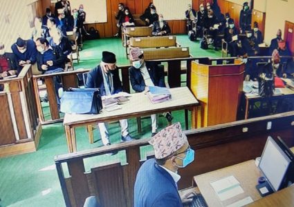 संबैधानिक इजलासमा सोमबार रिट निवेदक पक्षका तीन वरिष्ठ अधिवक्ताले जवाफी बहस गर्दै