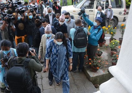 माधवकुमार नेपालद्धारा नयाँ पार्टी नेकपा एमाले (समाजवादी) निर्वाचन आयोगमा दर्ता