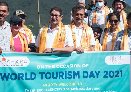पर्यटकीय क्षेत्र पोखरा पुगेर ११ राजदूतले आह्वान गरे नेपाल भ्रमण