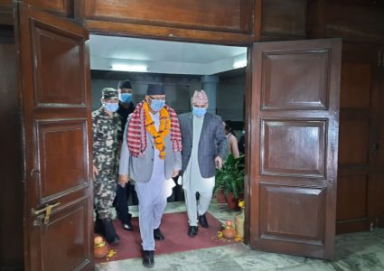 मन्त्री भएको ७२ घण्टा नपुग्दै उद्योगमन्त्री गजेन्द्र हमालले दिए राजीनामा