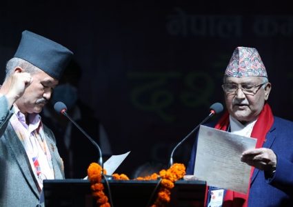एमालेमा निर्वार्चित अध्यक्ष सहित सबैले लिए सपथ, मंसिर २५ र २६ गते बोलाइयो केन्द्रीय कमिटीको दोस्रो बैठक