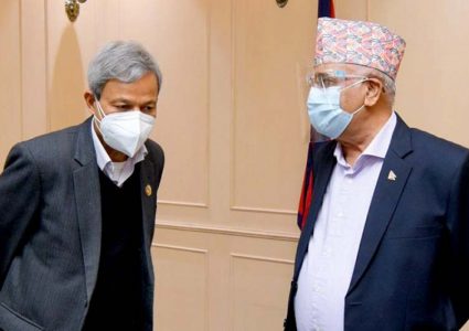 बाल्यकालमा ओली र रावलको लगभग एउटै भोगाई,पूर्व र पश्चिमका दुईको तिक्तता र निकटता