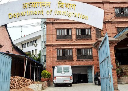 अव नेपाल आउनेले ७ दिन क्वारेन्टिनमा बस्नु नपर्ने, चौतर्फी विरोधपछि सरकारले सच्यायो निर्णय