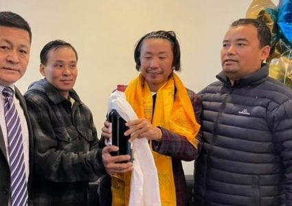 राजेश पायल राईमाथि हातपात गर्ने पासाङ दावा शेर्पाले रक्सी राखेर मागे माफी