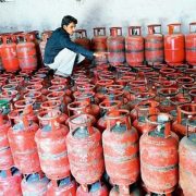 देशभर ग्यासको हाहाकार, उद्योगमन्त्री नै अलमलमा, ब्यवसायीको लुट