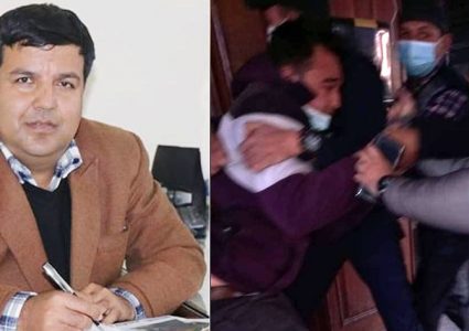 सिंहदरबारभित्रै सुनिल शर्मालाई ‘नमस्कार सर’ भन्दै विद्यार्थीले दले कालोमोसो