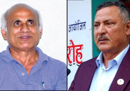 डाक्टर गोविन्द केसीले स्वास्थ्यमन्त्री बिरोध खतिवडालाई बुझाए ७ बुँदे ज्ञापनपत्र
