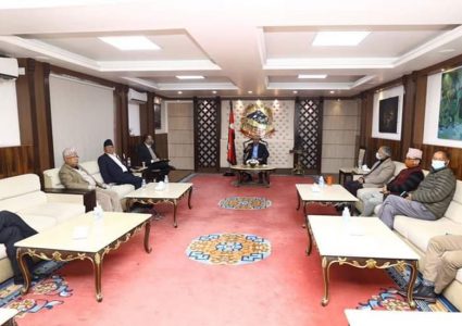 प्रधानमन्त्री देउवाको चतुर्याई, ओलीसँगको पटक–पटकको संवादले प्रचण्ड माधवको युटर्न