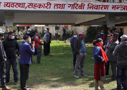 सहकारी सञ्चालकलाई सन्दर्भ ब्याजको चिन्ता, बचतकर्तालाई भने डुबिएला कि भन्ने चिन्ता ?