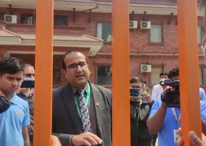 पशुपति धर्मशालामा प्रवेश गर्न नदिइएपछि प्रेम आलेले पठाएको सरकारी टोलीले गेटमै लगायो ताला