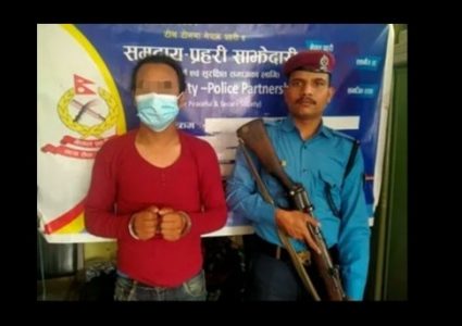 सर्वनाम शिक्षालयमा वार्डेनको यौन दुर्व्यवहार,छात्रालाई बोक्नेदेखि उचाल्नेसम्मको हर्कत