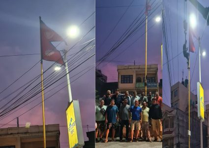 दाङको घोराहीस्थित तुलसीपुर चोकमा राखियो नयाँ राष्ट्रिय झण्डा