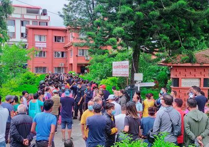 बढ्दो सहकारीमा ठगी, नियमनकारी निकाय नै अलमल, बचतकर्ता घरको न घाटको
