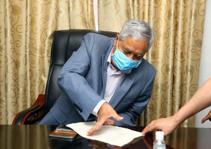 देउवा प्रधानमन्त्री बनेको एक बर्ष,पाटीभित्रै चर्को आलोचना