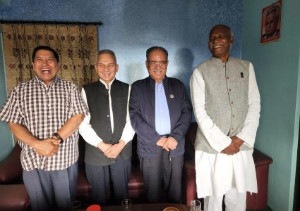 प्रचण्डको छहारीमा बाबुराम, नारायणकाजी र महेन्द्ररायसँगै खुशीको त्यो हाँसो