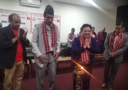 सरकारी कर्मचारीले सेवाग्राहीलाई दिनुपर्ने समयको ख्याल गरौंः उर्जामन्त्री भुसाल