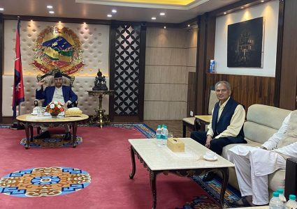 प्रधानमन्त्री देउवालाई बाबुराम भट्टराईले भने हामी पनि गठबन्धनमै रहन्छौं