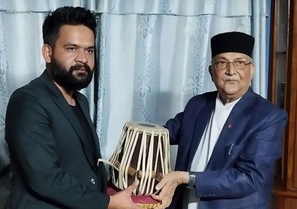 ओलीलाई बालेनको प्रश्नै प्रश्नः ३२ बर्षसम्म सुकुम्बासीका समस्या किन देख्नुभएन