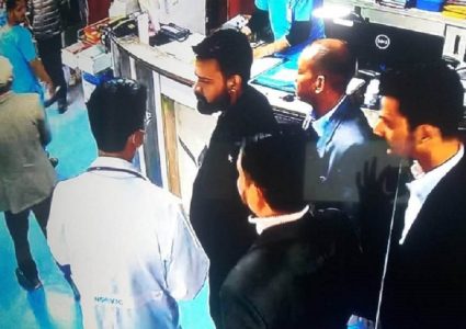 घाइते नगर प्रहरीको अवस्था बुझ्न मेयर बालेन पुगे नर्भिक अस्पताल
