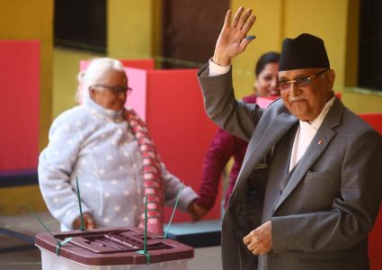एमाले अध्यक्ष ओलीले मतदानपछि भने मंसिर १५ सम्ममा एमालेको सरकार
