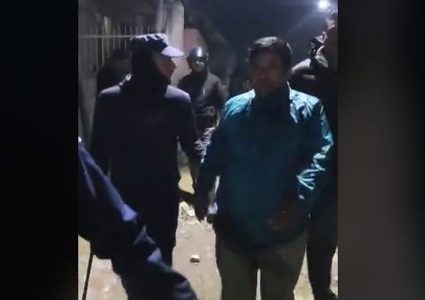 काठमाडौं–५ का प्रदेशसभाका एमाले उम्मेदवार पैसा बाँडेको आरोपमा पक्राउ(भिडियोसहित)