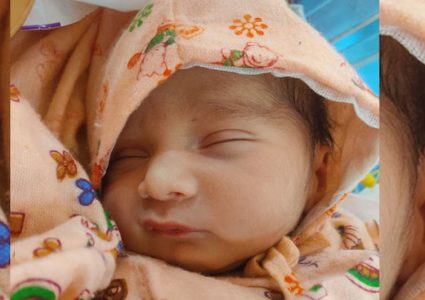 अस्पतालको शौचालयमा शिशुलाई जन्म दिएर आमा फरार