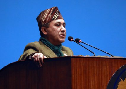 एमाले अध्यक्ष ओलीलाई न्यायाधीश नबन्न विश्वप्रकाश शर्माको सुझाव