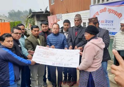 आत्मदाह गरेका प्रेम प्रसादको परिवारले पाए बीमाबापत ५० लाख