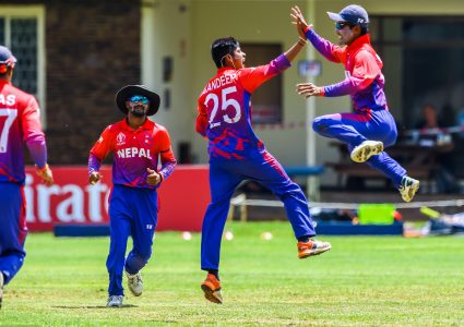 यूएईलाई ९ रनले हराउँदै  नेपाल विश्वकप छनोटमा